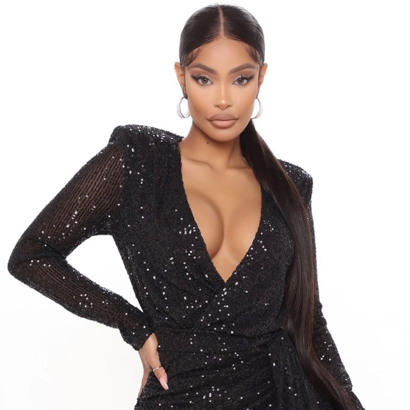 Black deep V fitted dress - Picture 9 of 9